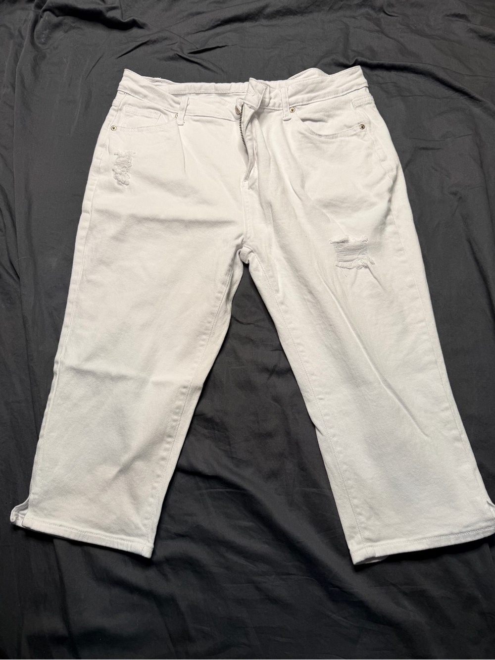 Women’s White Cropped Distressed Jeans - Relaxed Ankle Fit